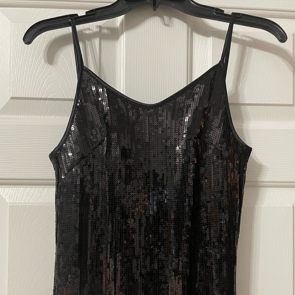 Sleeveless sequins dress - Picture 6 of 9